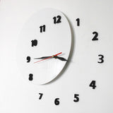 Horloge Originale aux Chiffre Décalés sur le mur | Horloge Mania