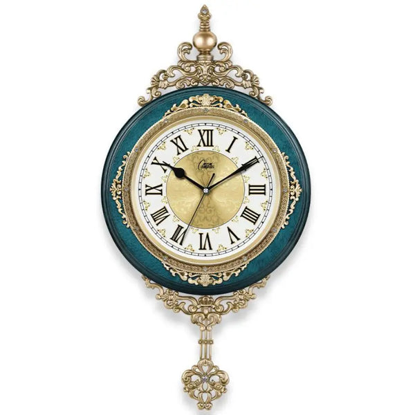 une pendule murale style ancien avec des chiffres romains couleur vert et bleu