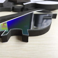 Cette vue rapprochée met en évidence l'épaisseur de la mousse EVA et la finition en acrylique miroir de haute qualité qui composent chaque chiffre de l'horloge murale 3D DIY. Ce design en relief permet d'obtenir un effet d'optique saisissant et moderne, garantissant une durabilité et une esthétique soignée sur votre mur.