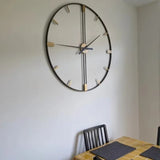 Horloge murale decorative salon  salon géante au style minimaliste suspendue dans une salle à manger.