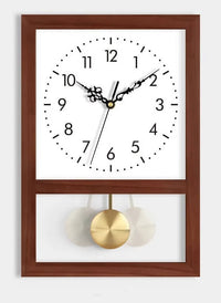Horloge murale pendule rectangulaire en bois ancienne foncé pendule murale style vintage rétro accrochée dans un salon moderne