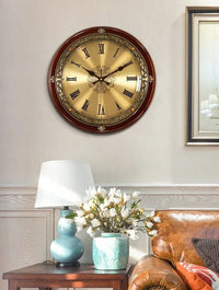 horloge-murale-vintage-de-luxe-cuivre-doré-au-mur