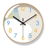 L'horloge murale art moderne chiffres coloré cadran doré or 30cm allie un design abstrait et contemporain à un diamètre idéal de 30 centimètres pour habiller vos murs avec style.