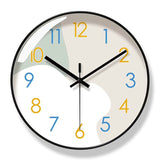 L'horloge murale art moderne chiffres coloré cadran noir 30cm allie un design abstrait et contemporain à un diamètre idéal de 30 centimètres pour habiller vos murs avec style.