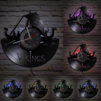 Horloge murale Viking LED en vinyle drakkar sur la mer rétroéclairée