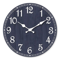 Horloge murale bleue marine ancienne ronde avec cadran effet bois, chiffres arabes blancs et aiguilles rétro.