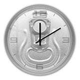 Horloge murale cuisine canette de bière sans cadran au style 100 % métallique. Son effet aluminium réaliste apporte une touche originale à la décoration de cuisine.