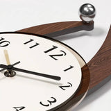détails de l'horloge murale design contemporaine