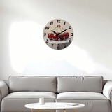 Horloge murale cuisine cerise représentant cinq cerises rouges éclatantes avec un effet peinturé artistique sur un cadran aux nuances beige clair et gris doux. Les fruits sont mis en valeur au centre de l’horloge avec des détails rappelant une illustration gourmande, tandis que les chiffres des heures noirs de tailles variées apportent du contraste au design. Une décoration murale fruitée et originale idéale pour une cuisine au style champêtre, rustique ou vintage dans le salon