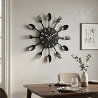 Horloge murale noire design avec couverts pour salle à manger et cuisine