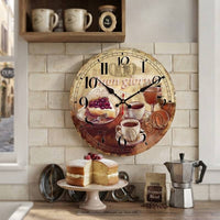 horloge murale cuisine dejeuner italien style bistrot ancien,boulangerie,patisserie, placée au-dessus d'un comptoir de cuisine avec un gâteau et une cafetière italienne