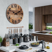 Horloge murale en bois cuisine moderne entourée d'ustensiles de cuisine - Horloge Mania