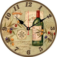 Horloge murale en bois MDF illustrée d'une bouteille de vin Pinot avec un tire-bouchon et des accessoires de dégustation.