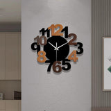 horloge murale design avec différents chiffres en relief-02