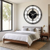 Horloge murale design contemporain noir et blanc à cadran ajouré géométrique de 30 cm dans la chambre design moderne