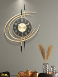 horloge-murale-design-fer-courbe-doree-2
