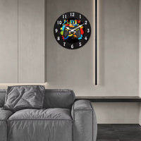 Horloge murale "Player The Best" gaming avec manette de jeu et éclaboussures de peinture colorées au-dessus d'un canapé beige