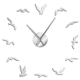 Horloge murale 3D argentée avec autocollants motifs hirondelles et oiseaux en vol gris