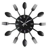 Horloge murale noire design avec des couverts pour décoration de cuisine