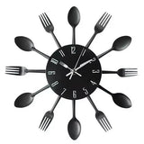 Horloge murale noire design avec des couverts pour décoration de cuisine