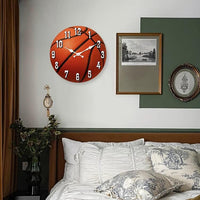 Horloge murale ballon de basket au design original représentant un véritable ballon de basketball avec sa célèbre couleur orangée. Cette décoration murale sportive met en valeur un cadran unique avec des aiguilles et des chiffres blancs qui contrastent parfaitement pour faciliter la lecture de l’heure. Idéale pour personnaliser un salon