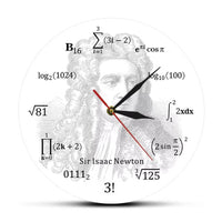 Horloge murale Isaac Newton avec son portrait en arrière-plan du cadran et des équations scientifiques remplaçant les chiffres des heures. Une décoration murale originale inspirée par les mathématiques, la physique et l’histoire des grandes découvertes, idéale pour un bureau, une bibliothèque ou un espace de travail.