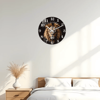 Horloge murale lion originale représentant le visage majestueux d’un lion au regard intense. Le cadran noir met en valeur les traits puissants de l’animal avec un design moderne et élégant. Les chiffres et les aiguilles blanches offrent un contraste harmonieux pour une lecture facile de l’heure. Cette horloge murale décorative apporte une touche sauvage et raffinée à votre intérieur. Le regard du lion évoque la force, le courage et la noblesse du roi des animaux. Idéale pour décorerune chambre