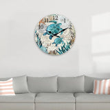 Horloge murale tortues vertes originale représentant deux tortues marines nageant ensemble dans un magnifique décor sous-marin. Les tortues évoluent au milieu des algues, des étoiles de mer et d’un environnement marin détaillé. Le cadran présente un paysage océanique avec de petits bateaux et des éléments inspirés des territoires côtiers, tandis que les aiguilles noires indiquent les heures et les minutes. Une horloge décorative idéale pour les passionnés de mer, d’océan et d’animaux marins. salon