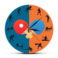Horloge murale ping-pong décorative composée de deux raquettes en bois rouge et bleue accompagnées d’une balle de ping-pong. Le design original rappelle l’univers du tennis de table. Les couleurs dynamiques et les éléments sportifs créent une décoration idéale pour un salon, une chambre ou un espace dédié aux passionnés de ping-pong.