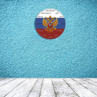 une horloge murale ronde russe de russie sur le mur dans la maison 30 cm