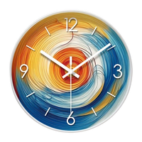 Horloge murale artistique aux couleurs bleu, jaune, orange et rouge, avec aiguilles, chiffres et traits blancs, contour blanc ou doré, idéale pour une chambre adulte au style moderne, design et scandinave.