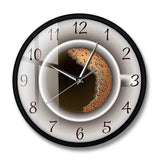 Horloge murale cuisine café au lait avec cadran et cadre noir de protection