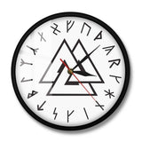 Horloge murale Valknut Viking fond blanc avec symbole d'Odin et runes nordiques avec cadran