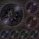 Horloge murale LED symboles celtiques Valknut et alphabet runique lumineux
