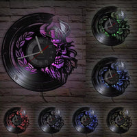 Horloge murale Viking lumineuse avec rétroéclairage LED guerrier casqué