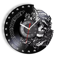 Horloge murale vinyle Viking motif guerrière scandinave et bouclier celtique
