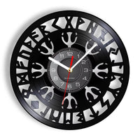 Horloge murale symbole viking Helm of Awe et runes pour décoration scandinave