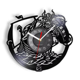 Horloge murale vinyle sculpté guerrier viking et drakkar de mythologie nordique
