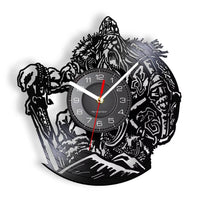 Horloge murale guerrier viking berserker tenant une épée en vinyle recyclé