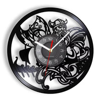 Horloge murale décorative avec hache de guerre viking et drakkar scandinave