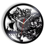 Horloge murale décorative avec hache de guerre viking et drakkar scandinave