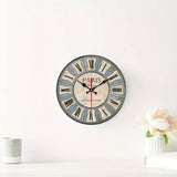 horloge vintage fonderie de cuivre ans le salon