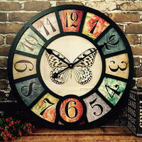 Horloge murale vintage industriel avec motif papillon rétro et fleurs pastel
