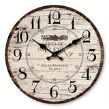 Horloge murale vintage ronde style Shabby Chic "Villa de Fleur" Aix-en-Provence France. Cadran effet bois blanc vieilli avec chiffres arabes noirs et décor botanique. Diamètre 30 cm.