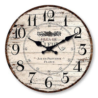 horloge murale vintage vieilli de  aix-en-provence -france
