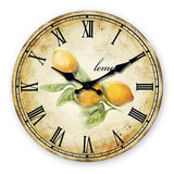 horloge murale avec trois citrons