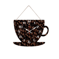 Horloge de cuisine en bois motif gros plan de grains de café torréfiés, design en forme de tasse