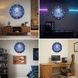 quatre mise en situation de l'horloge murale gaming dans un salon, un setup de bureau PC et une salle de jeux.