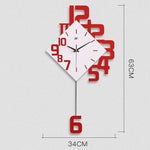 horloge_murale_design_avec_balancier_rouge
