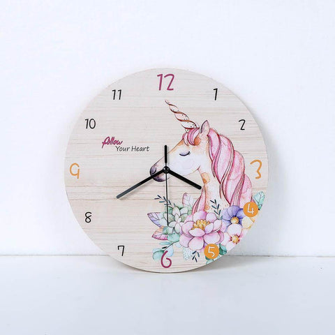 horloge murale licorne silencieuse avec des fleurs
